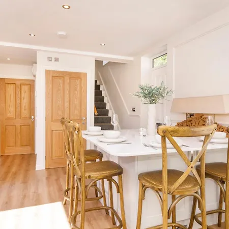 בית נופש Beautiful 2 Bed On Quiet Cobblestone Lane, Pet Friendly