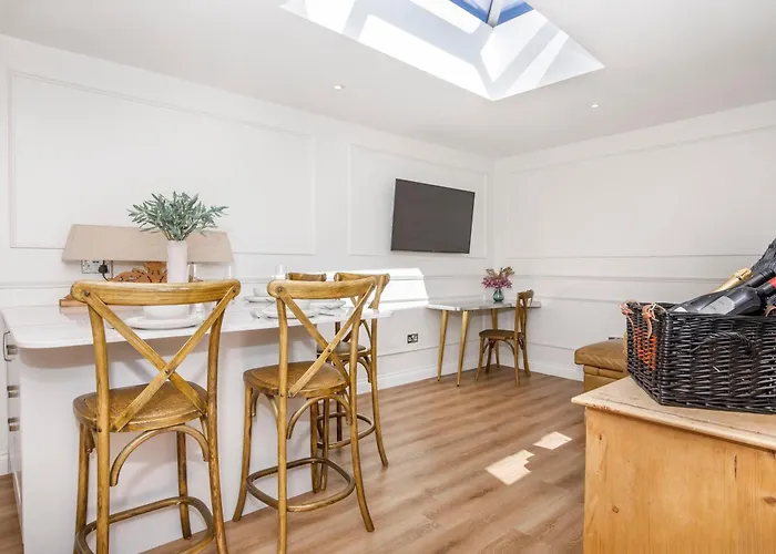 בית נופש Beautiful 2 Bed On Quiet Cobblestone Lane, Pet Friendly יורק