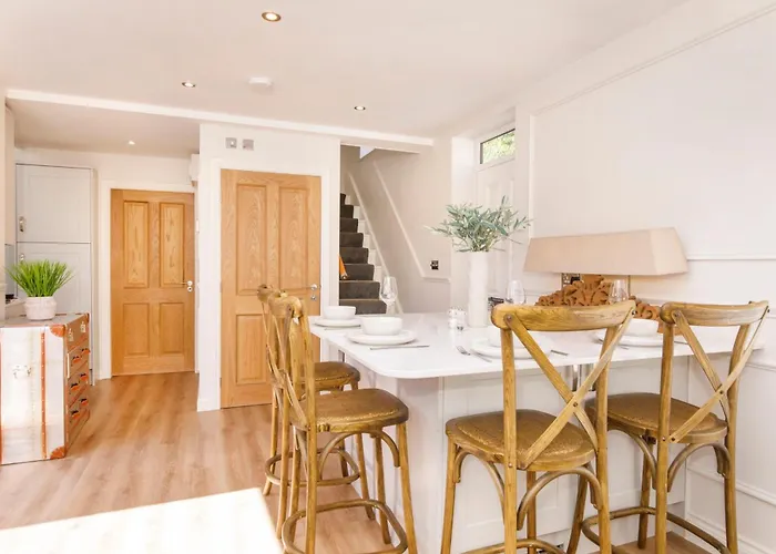 בית נופש Beautiful 2 Bed On Quiet Cobblestone Lane, Pet Friendly