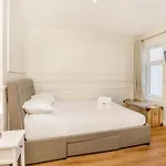 Nyaraló Beautiful 2 Bed On Quiet Cobblestone Lane, Pet Friendly *