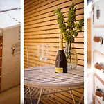 Nyaraló Beautiful 2 Bed On Quiet Cobblestone Lane, Pet Friendly York