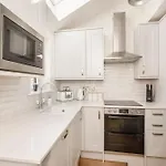 Beautiful 2 Bed On Quiet Cobblestone Lane, Pet Friendly Nyaraló York