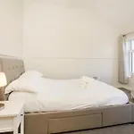 Beautiful 2 Bed On Quiet Cobblestone Lane, Pet Friendly