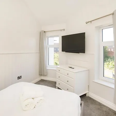 Beautiful 2 Bed On Quiet Cobblestone Lane, Pet Friendly Ferienhaus *