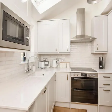 Beautiful 2 Bed On Quiet Cobblestone Lane, Pet Friendly Ferienhaus York