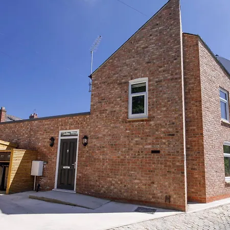 Beautiful 2 Bed On Quiet Cobblestone Lane, Pet Friendly Hébergement de vacances York