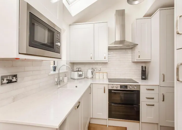 Beautiful 2 Bed On Quiet Cobblestone Lane, Pet Friendly Vakantiehuis York