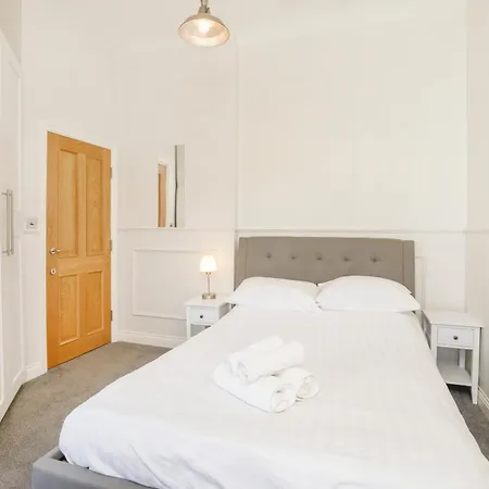 Beautiful 2 Bed On Quiet Cobblestone Lane, Pet Friendly York